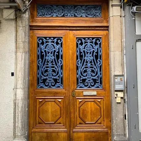La D'etigny Apartment